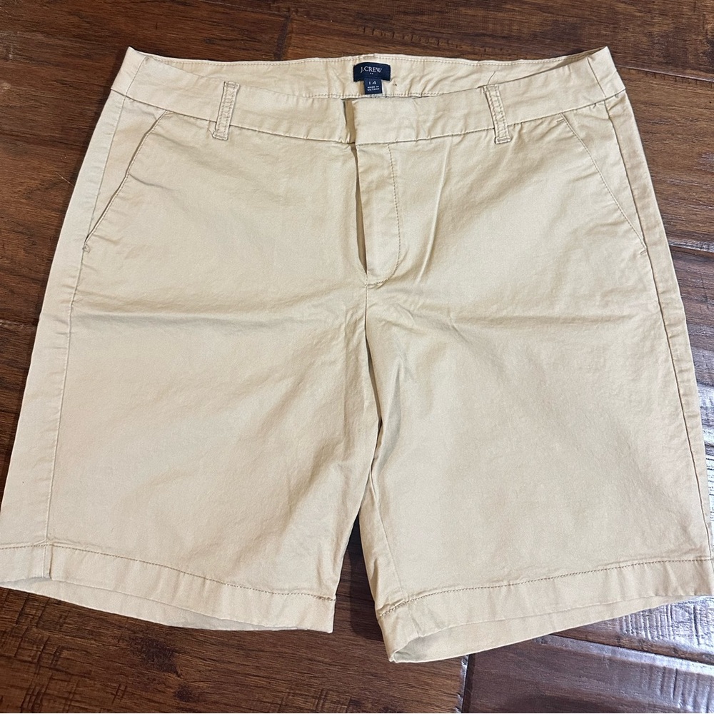 Banana Republic Frankie Chino 9” shorts